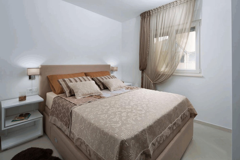 Royal Apartment A1