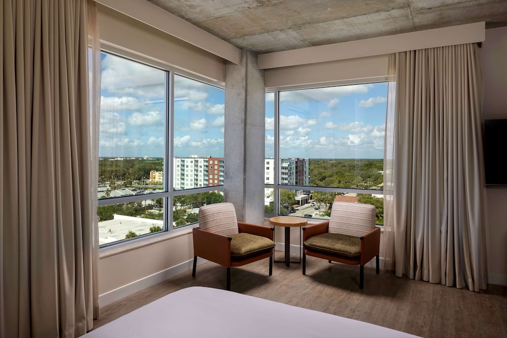 Junior Room, 1 King Bed, Accessible, City View (Corner, Hearing) - Photo 1
