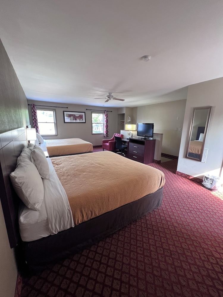Room, Multiple Beds, Non Smoking - Photo 7
