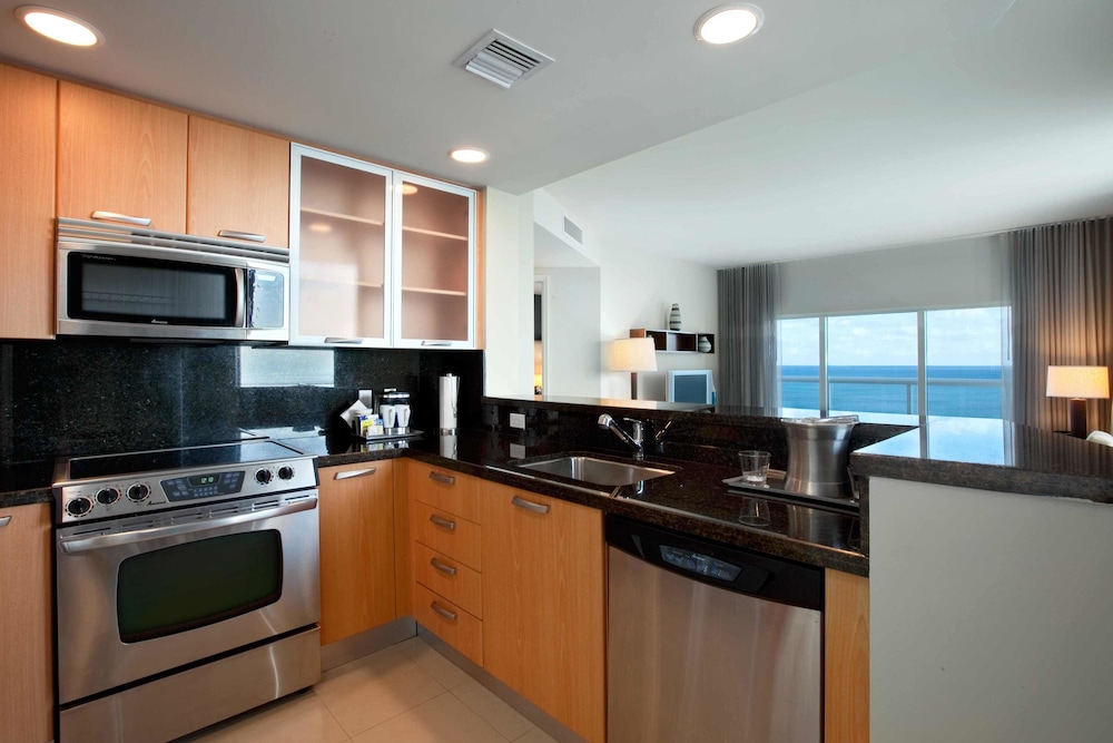 Suite, 1 King Bed, Accessible, Oceanfront - Photo 6