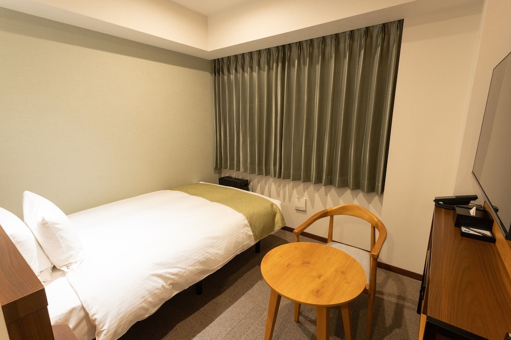 Single Room Double Use, Smoking