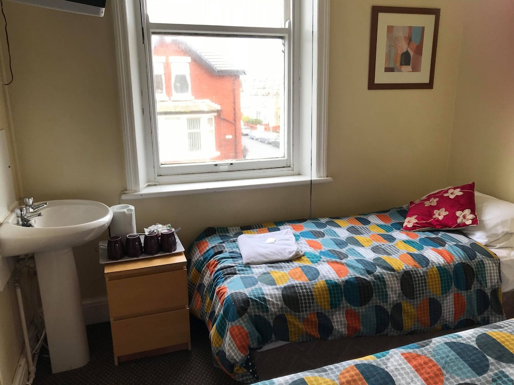 Economy Triple Room