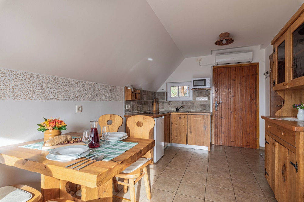 Family Studio, Mountain View (Vineyard Cottage Rataj 2 Wellness) photo 3