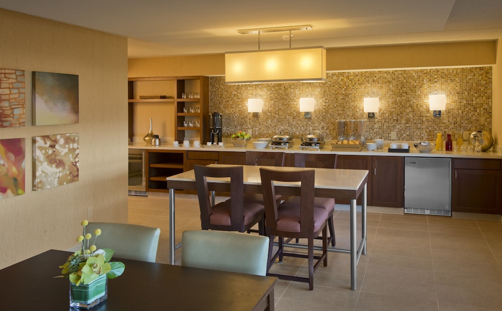 Executive Room, 1 King Bed, Accessible (Roll-in Shower) - Photo 6
