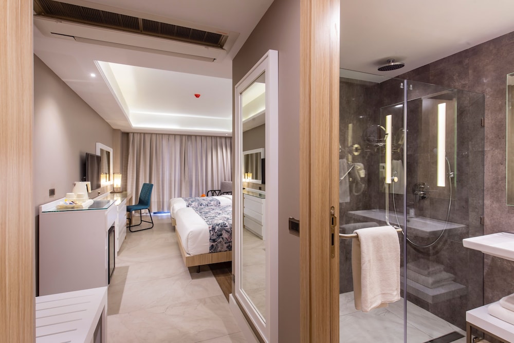 Deluxe Triple Room - Photo 1
