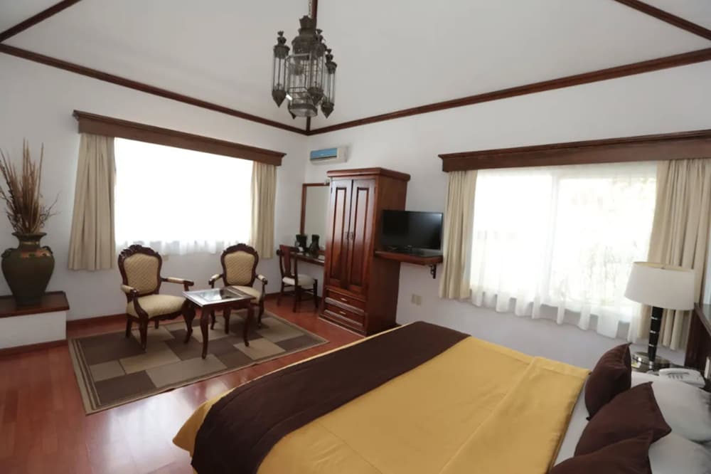 Junior Suite, 1 King Bed - Photo 3