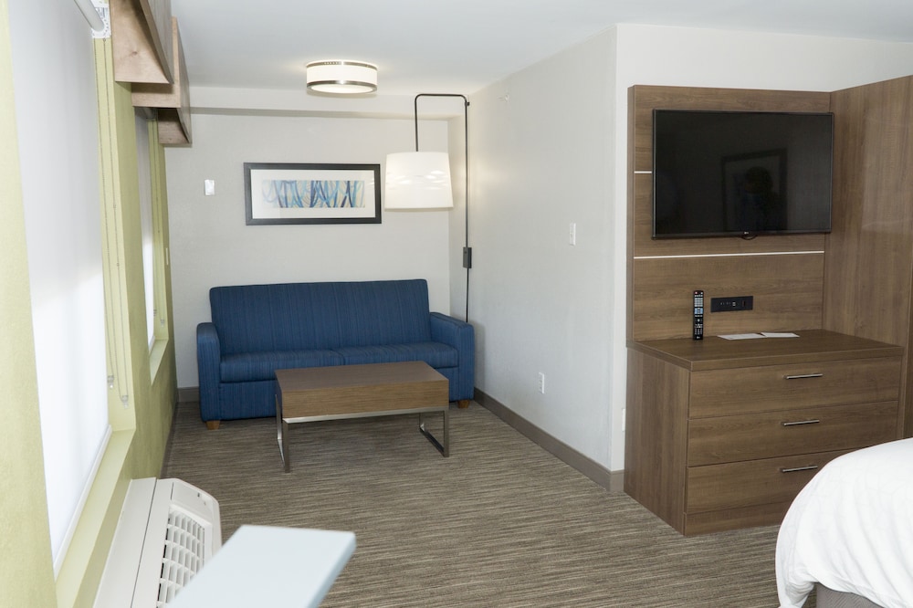 Suite, 1 King Bed - Photo 5