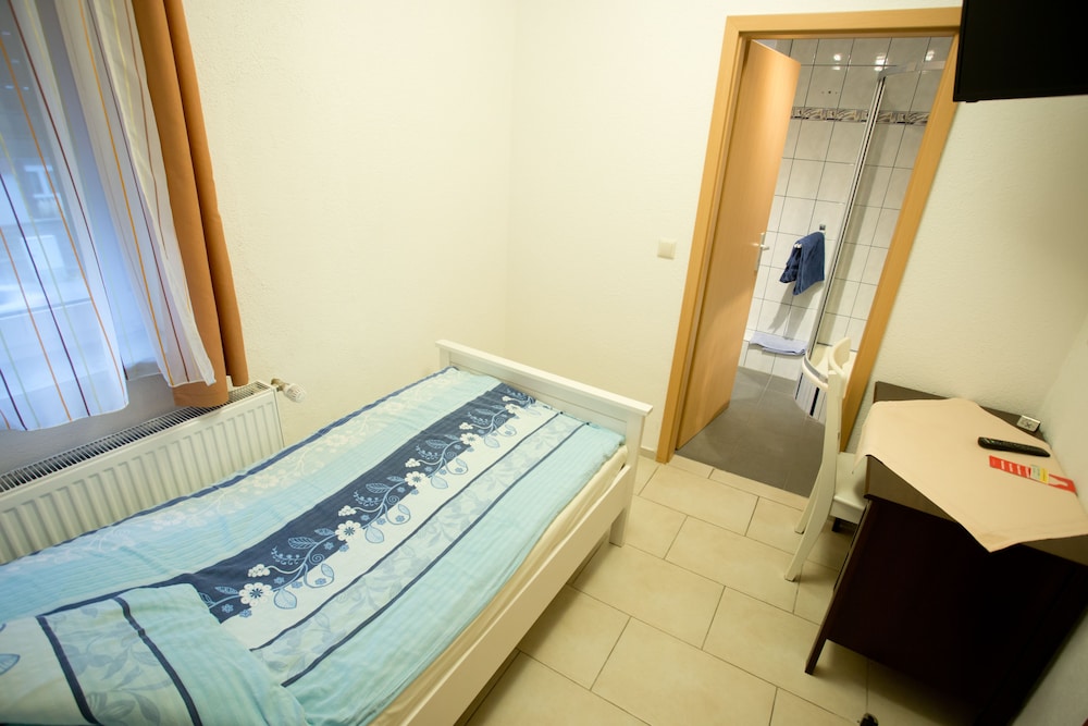 Economy Single Room, Refrigerator photo 3