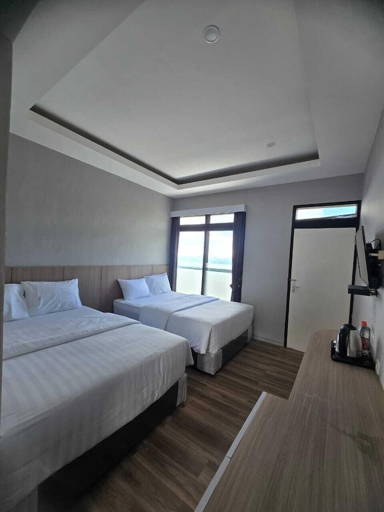 Business Quadruple Room, Balcony, Garden View