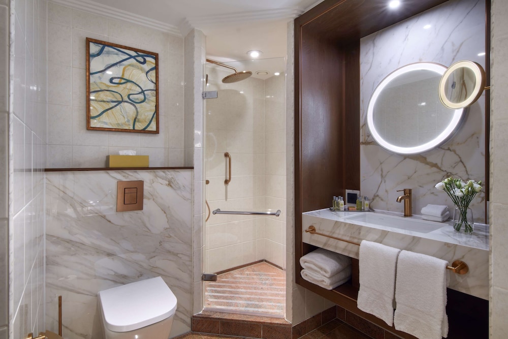 Suite, 1 King Bed (Penthouse) thumbnail 6