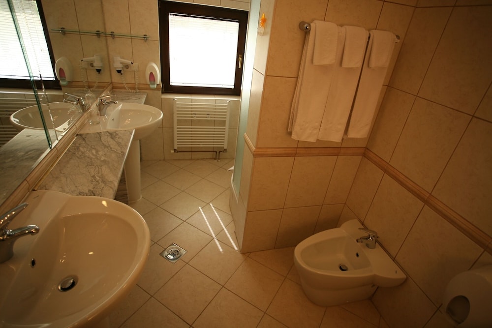 Classic Double or Twin Room - Photo 3