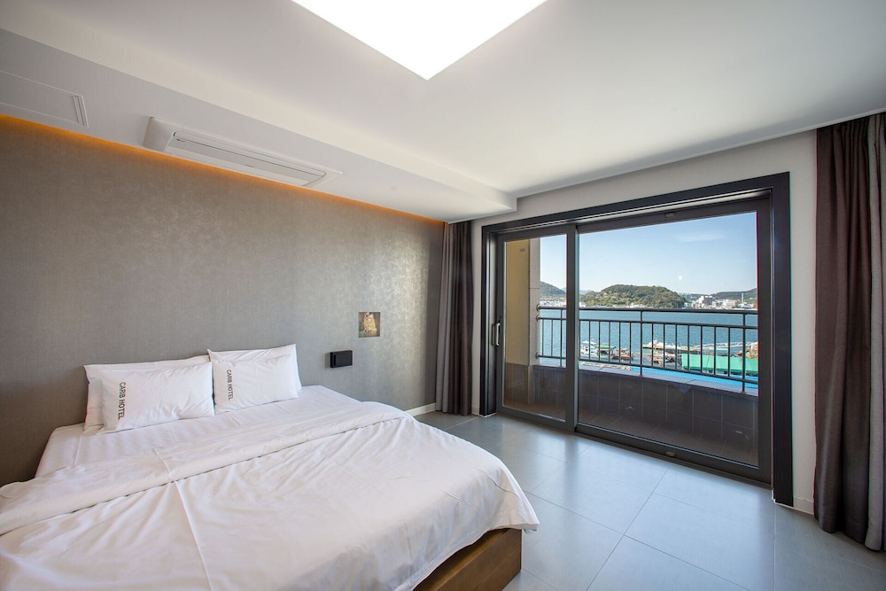 Family Condo (Extra person fee 10000 KRW upon C/I) photo 2