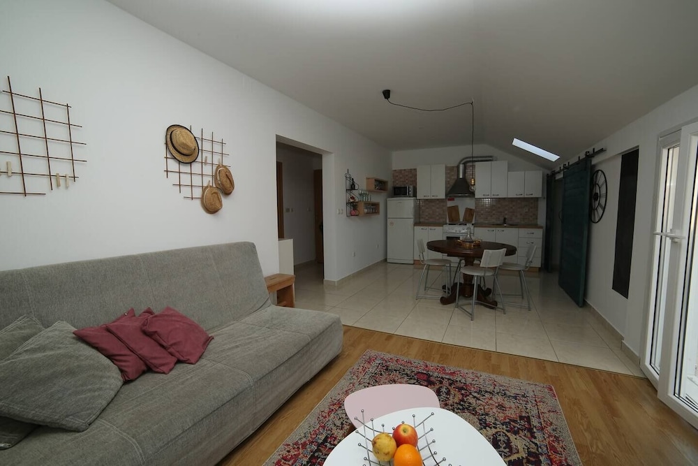 Apartment (Kate Lea Mary - Rooftop Balcony - A1()