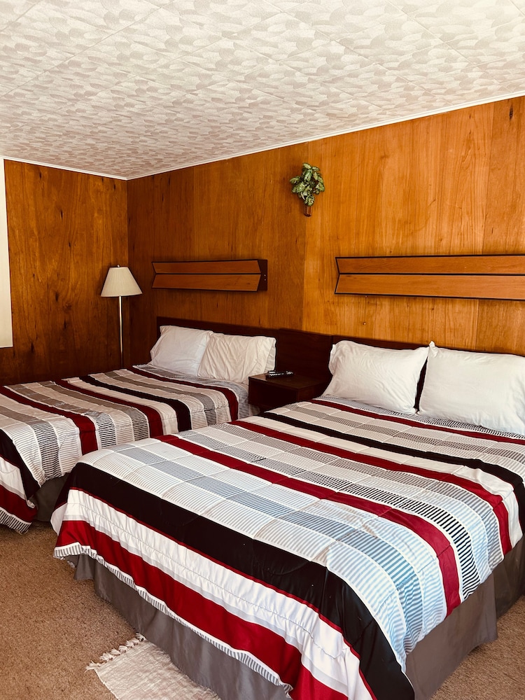 Classic Double Room, 2 Double Beds, Refrigerator & Microwave photo 1