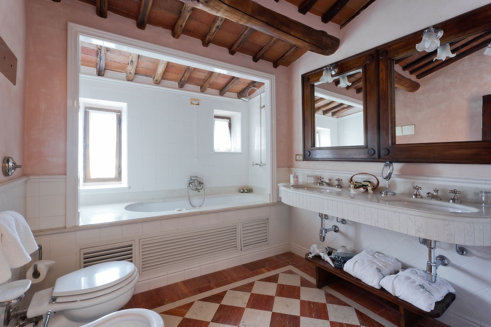 Exclusive Suite - Photo 5