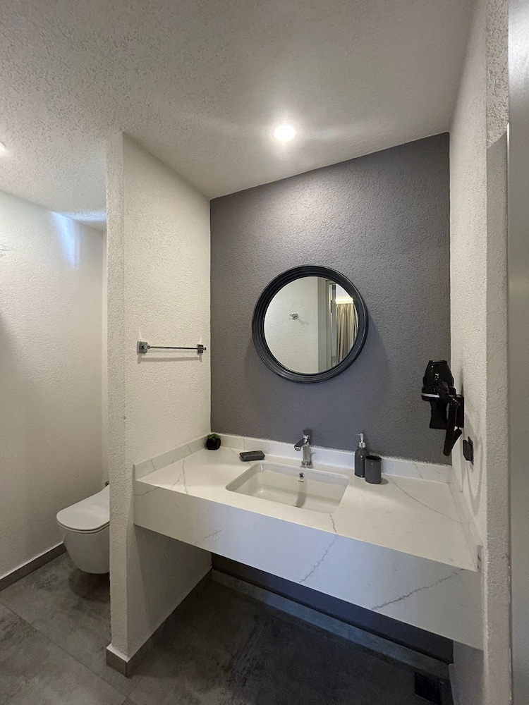 Deluxe Room - Photo 22