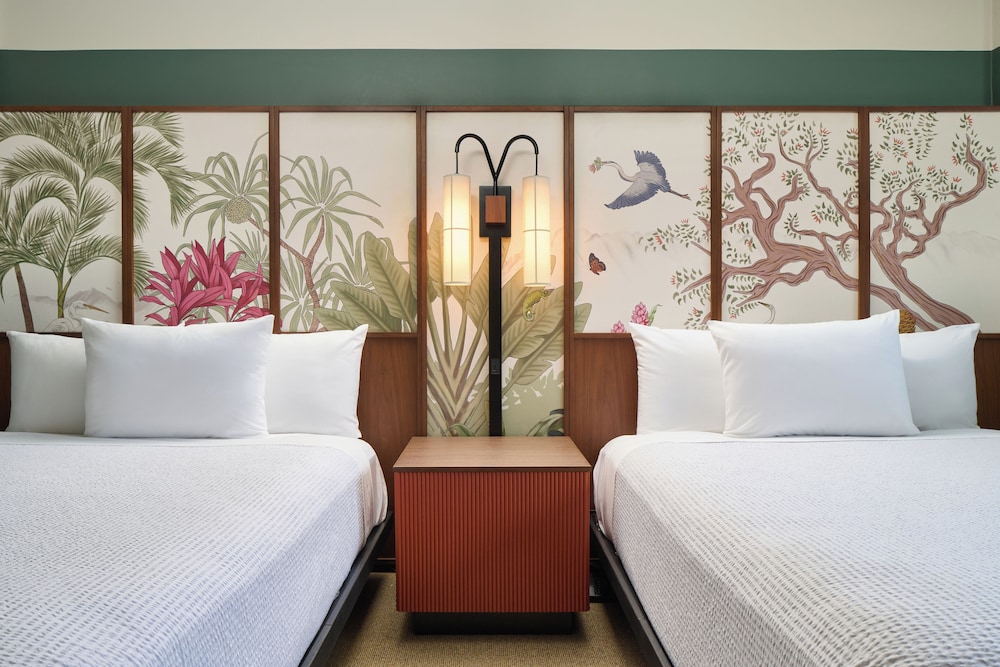 Room, 2 Queen Beds, City View - Photo 3