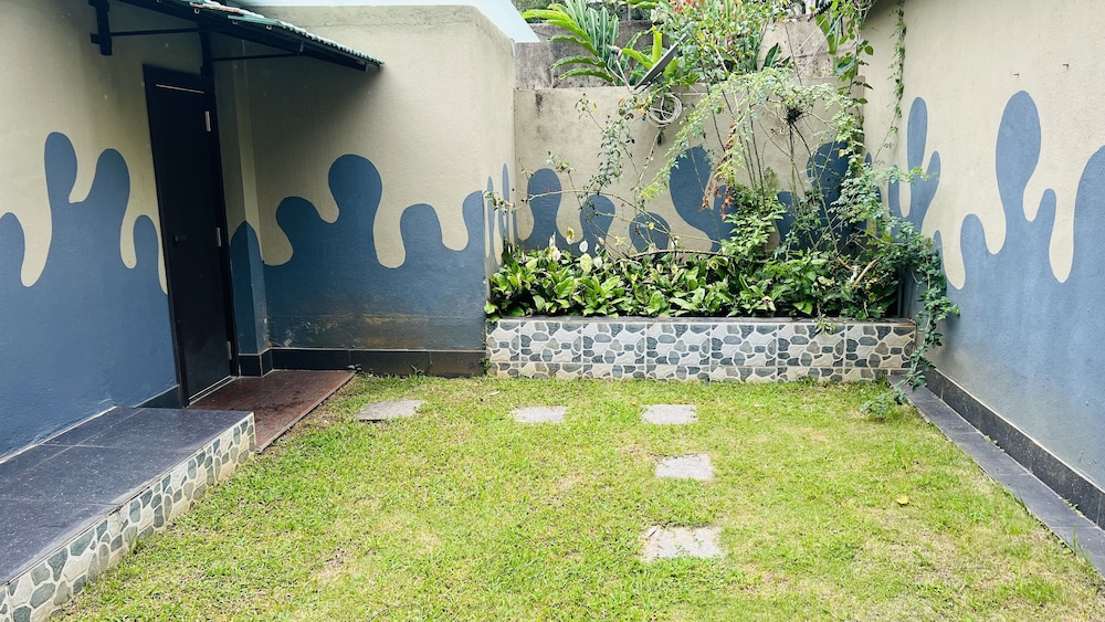 Honeymoon Cottage A/c - Photo 3