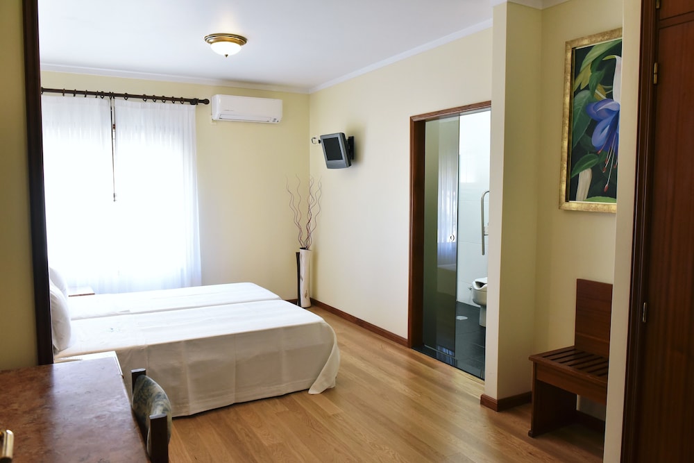 Basic Twin Room photo 1