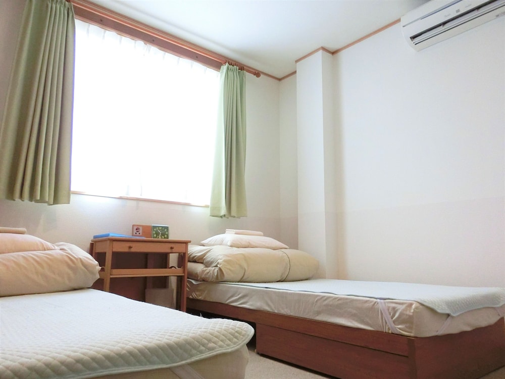 Economy Twin Room, Non Smoking photo 1