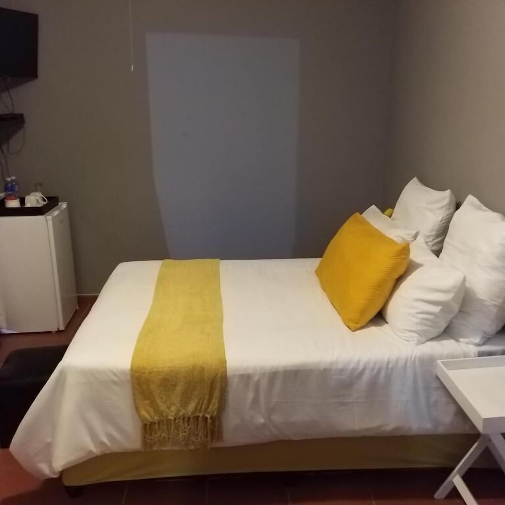 Standard Double Room - Photo 10