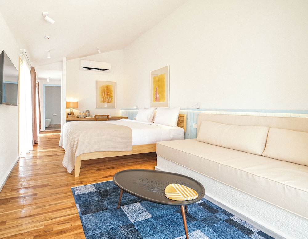 Deluxe Room with King Bed Garden View