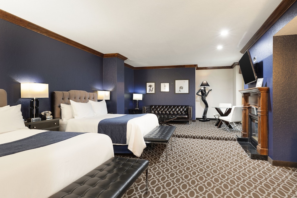 Room, 2 Queen Beds, Fireplace