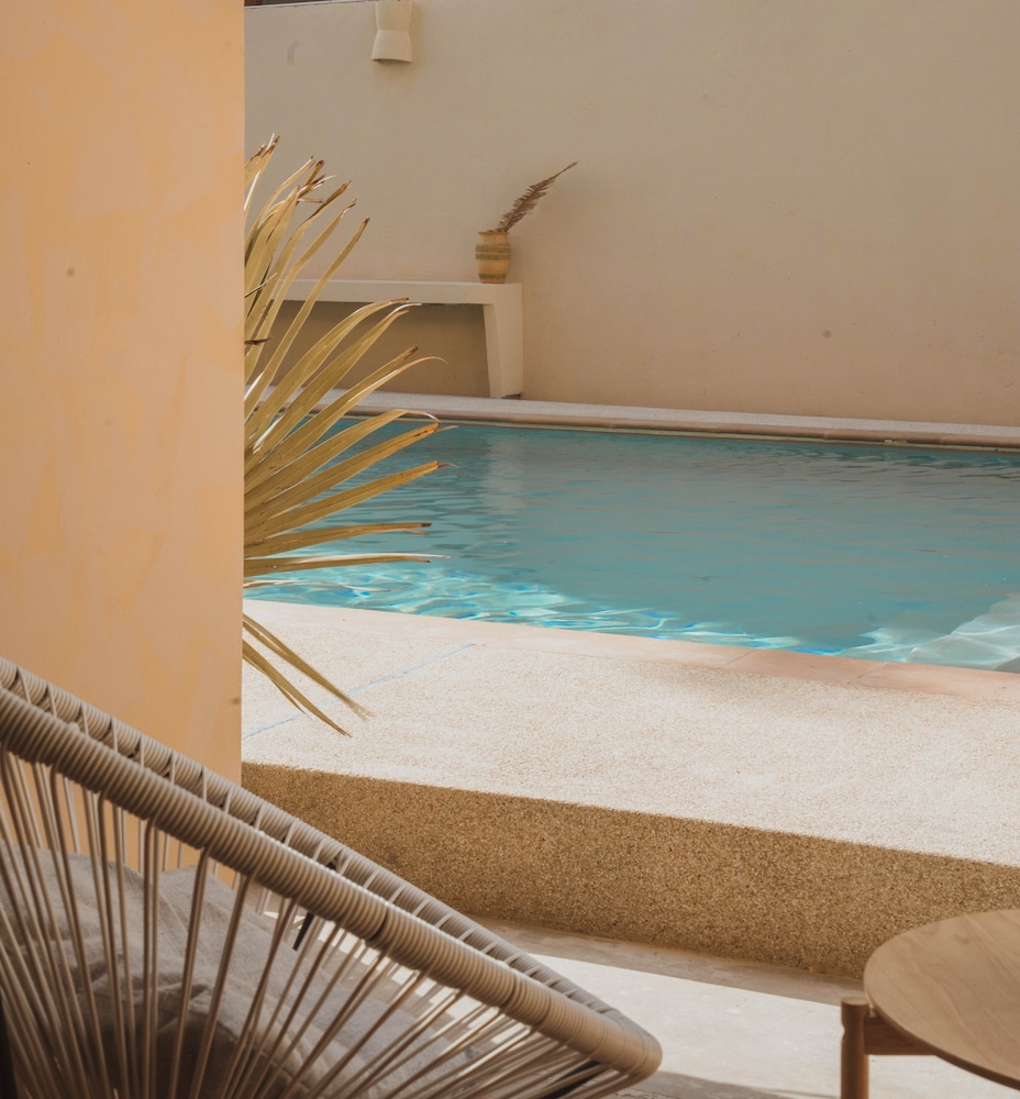 Deluxe Room, 2 Twin Beds, Pool Access - Photo 12