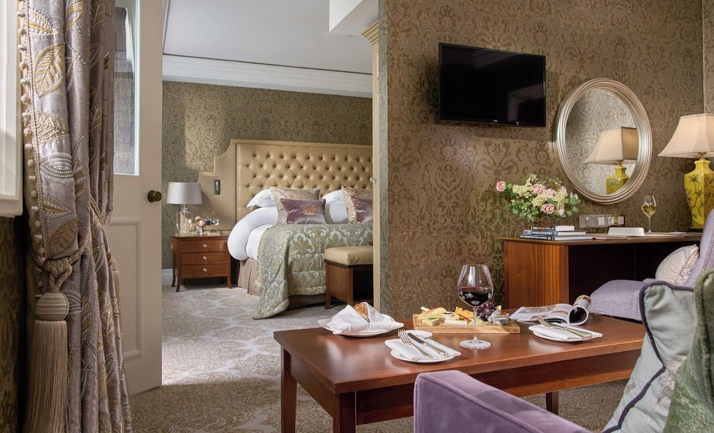 Room (Queen Anne Courtyard)