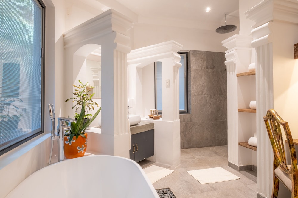Premium Suite - Photo 4