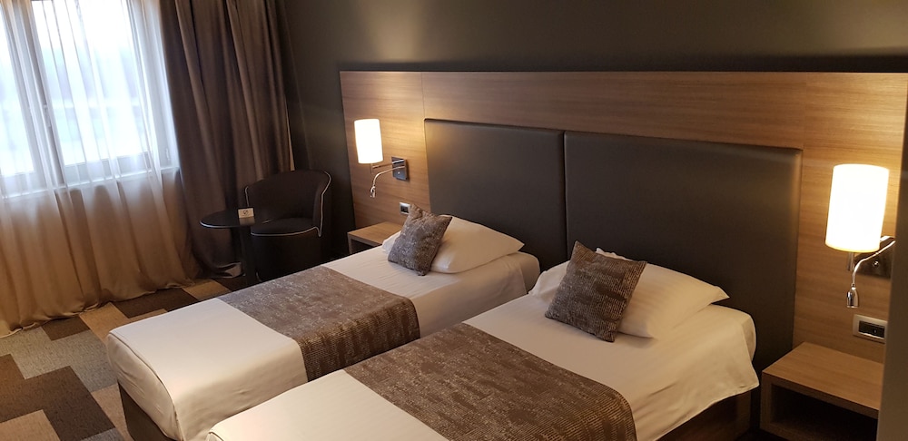 Deluxe Twin Room, 2 Twin Beds, Accessible, Connecting Rooms photo 3
