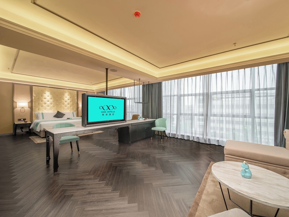 Luxury Suite, City View