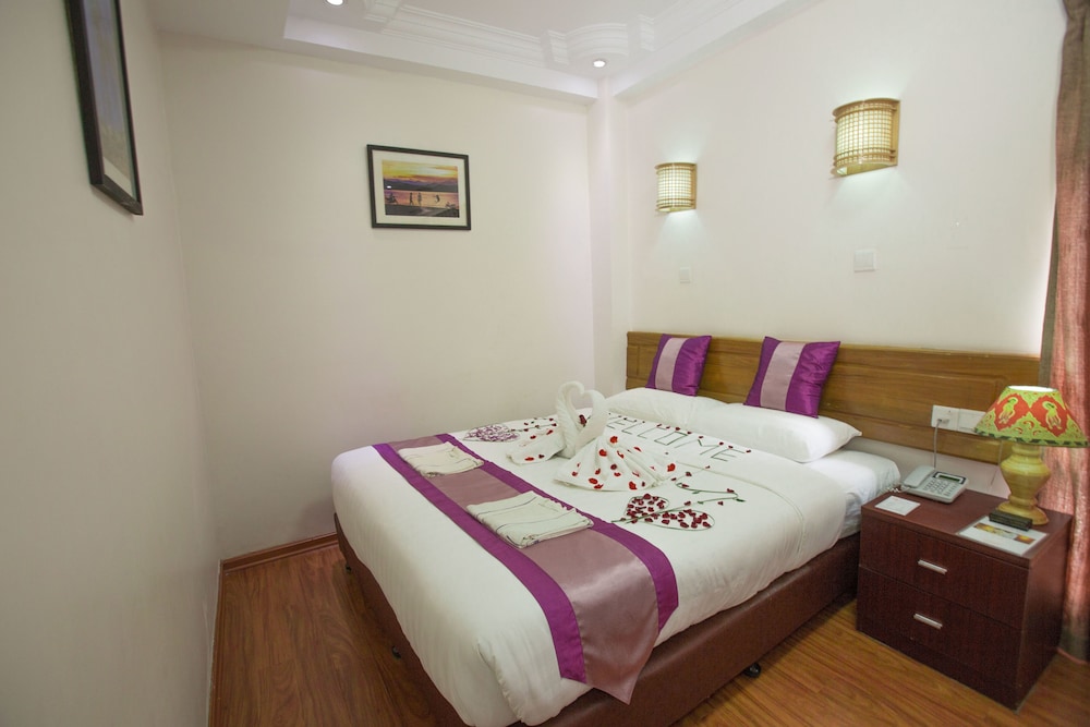 Deluxe Double or Twin Room, 1 Double or 2 Twin Beds, Pool View photo 2