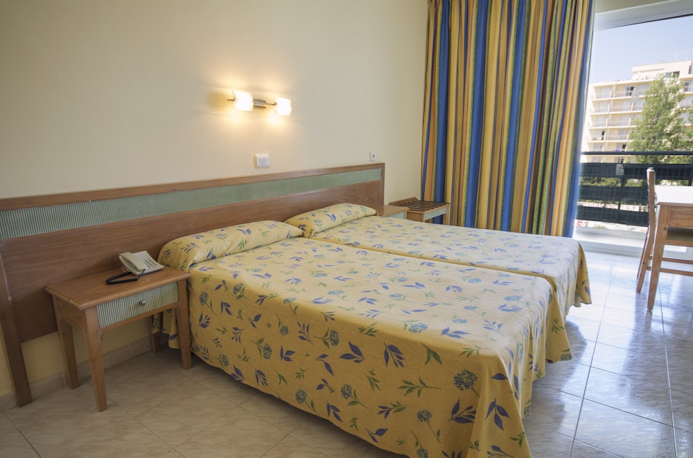 Double Room, 2 Twin Beds photo 2