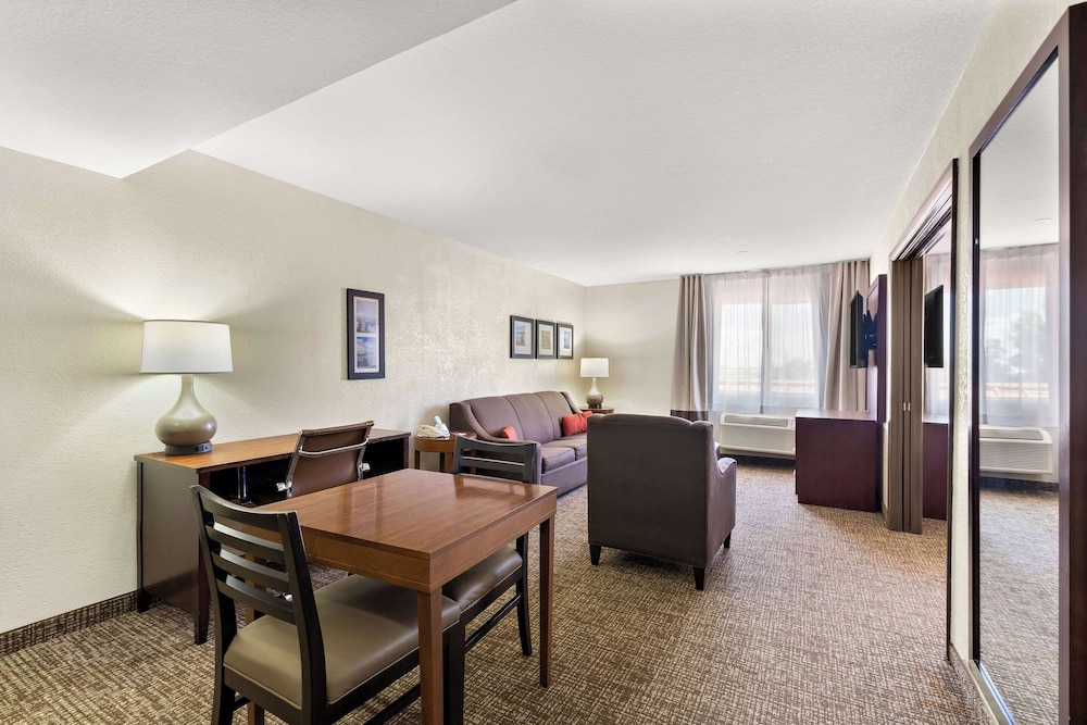 Suite, Multiple Beds, Non Smoking photo 1