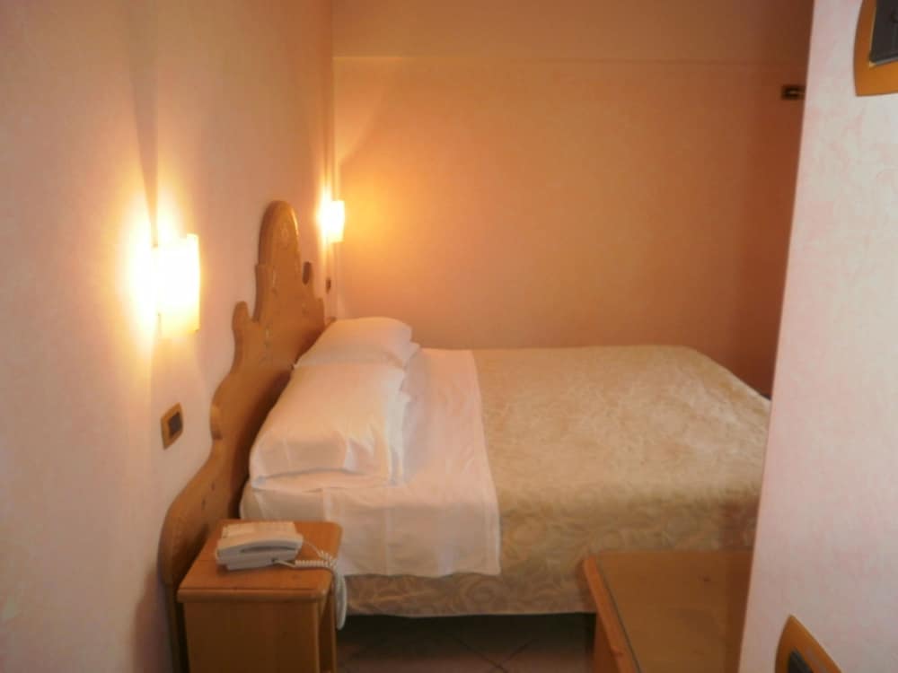 Double room with window photo 2