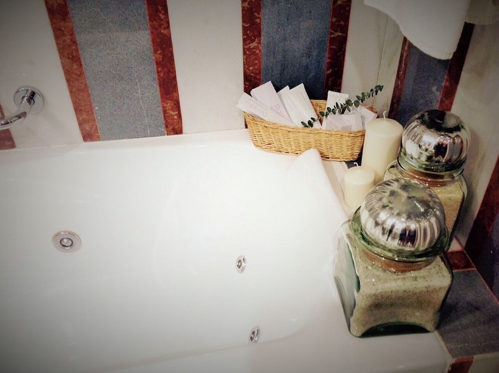 Classic Room, Jetted Tub - Photo 10