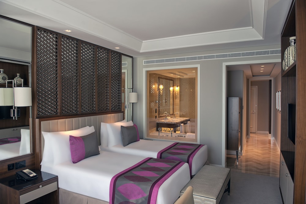 Luxury Room, 2 Twin Beds, City View photo 3