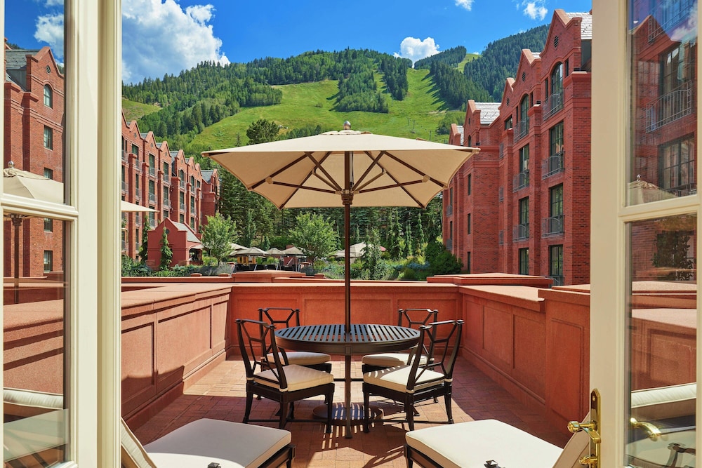 Grand Deluxe Room, 2 Double Beds, Balcony, Mountain View