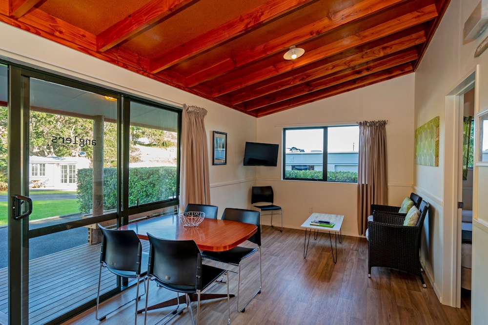 Two Bedroom Cabin - Photo 2