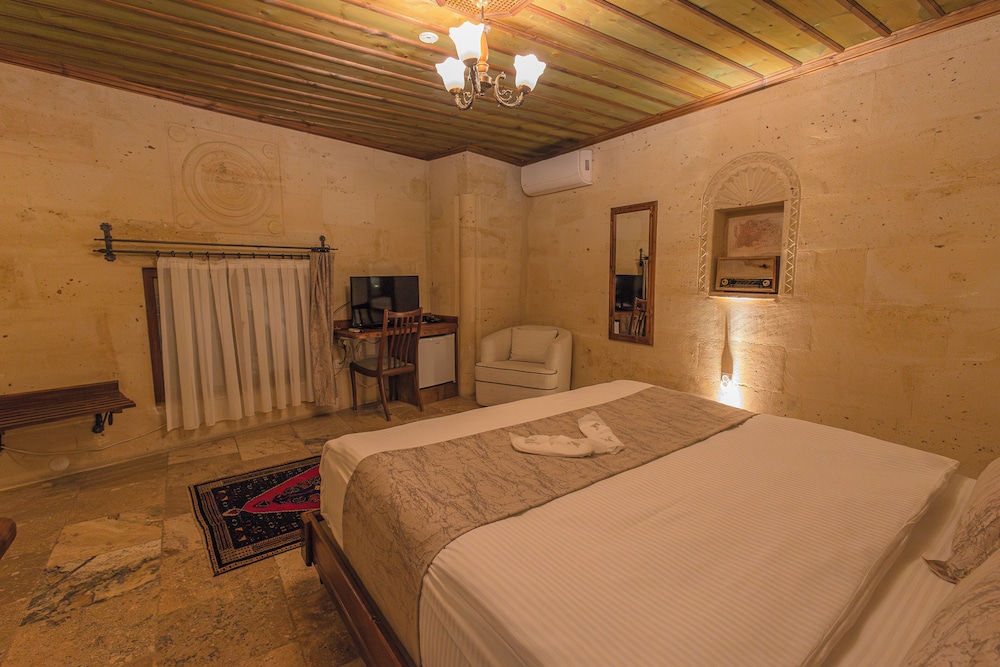 Deluxe Room, 1 Double Bed, Courtyard Area photo 3