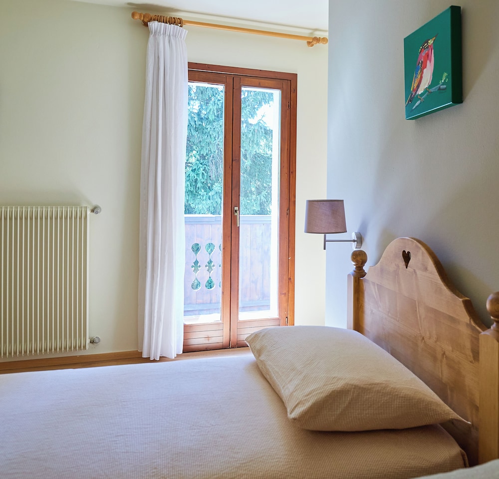 Single Room, Mountain View