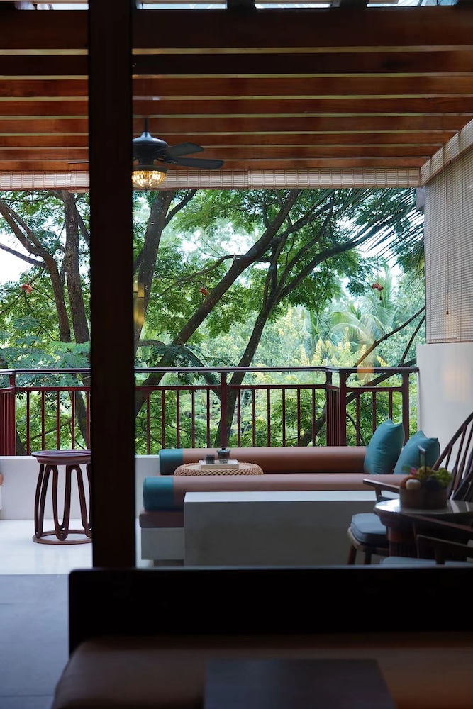 Deluxe Courtyard King, Guest room, 1 King, Garden view photo 2