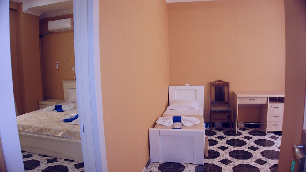 Family Suite, Multiple Beds, Non Smoking photo 3