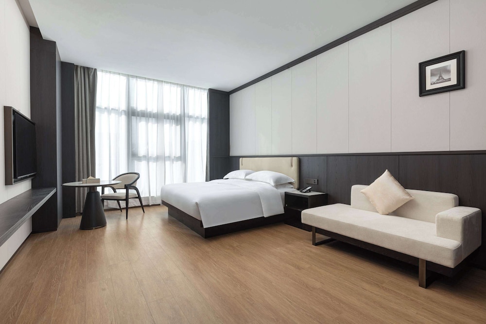 Deluxe Room, 1 King Bed, Non Smoking