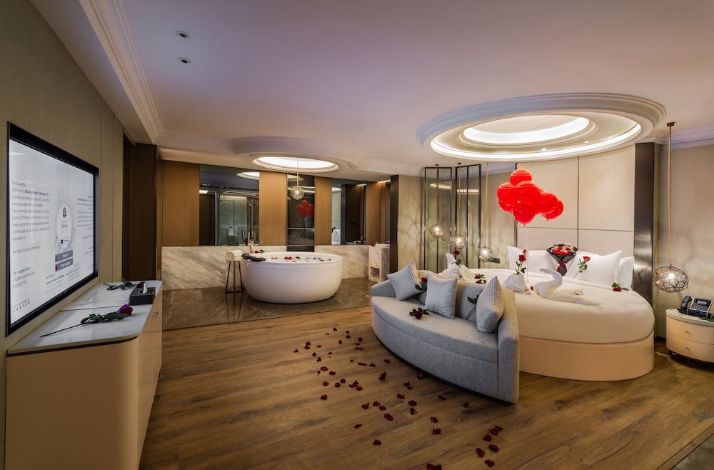 Royal Suite - Photo 1