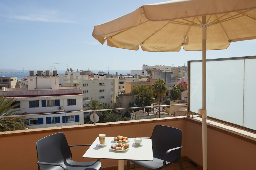 Superior Room, Balcony, Sea View thumbnail 5