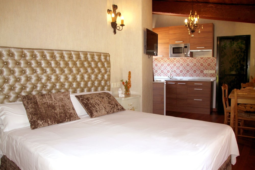 Deluxe Studio Suite (2) - Photo 6
