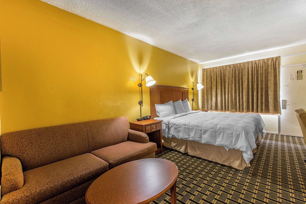 Standard Room, 1 King Bed, Non Smoking - Photo 8