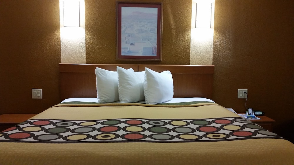 Standard Room, 1 King Bed - Photo 3